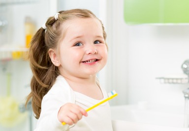 Чистка детских зубов